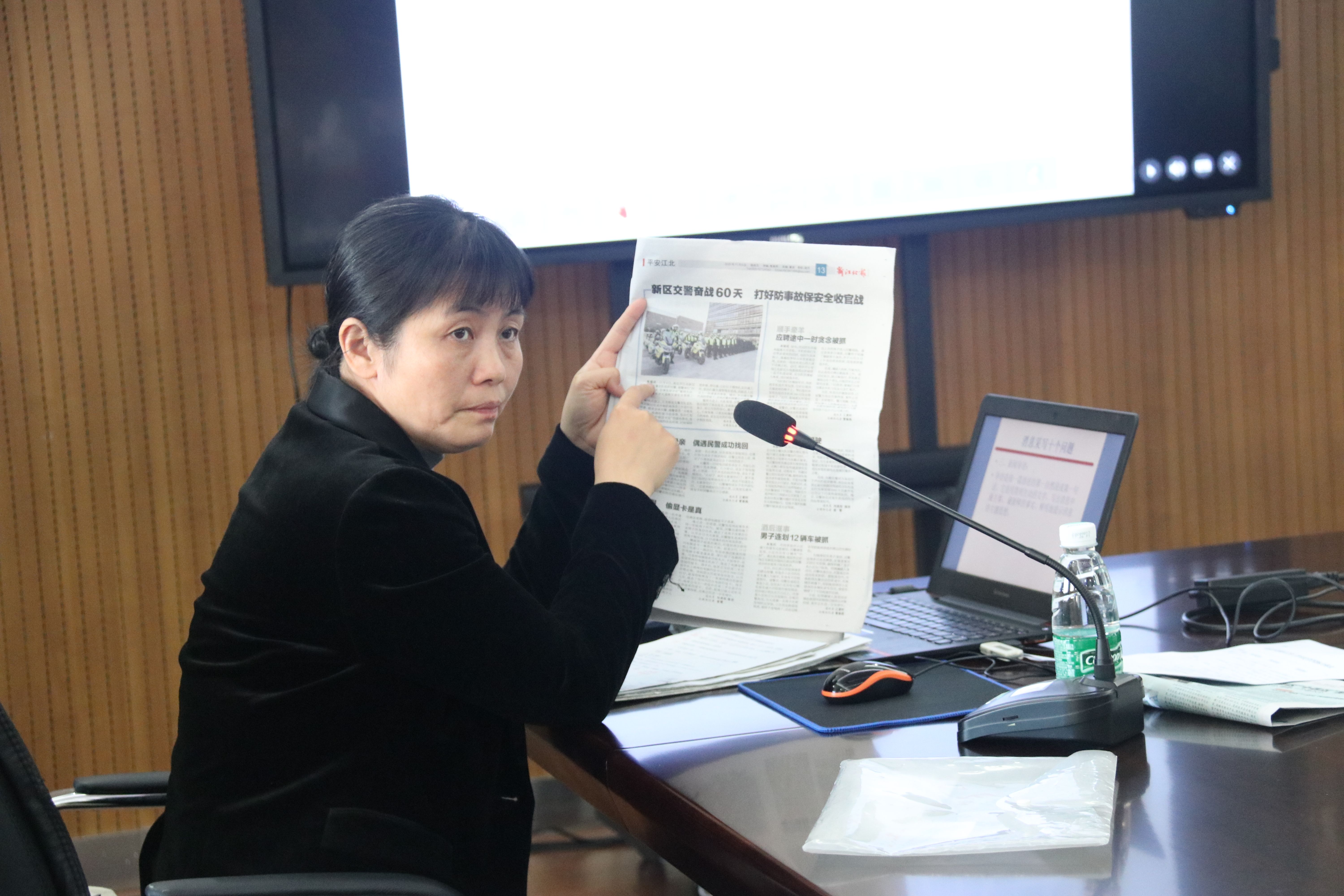 果博官网集团邀请《新江北报》编辑指导新闻宣传工作