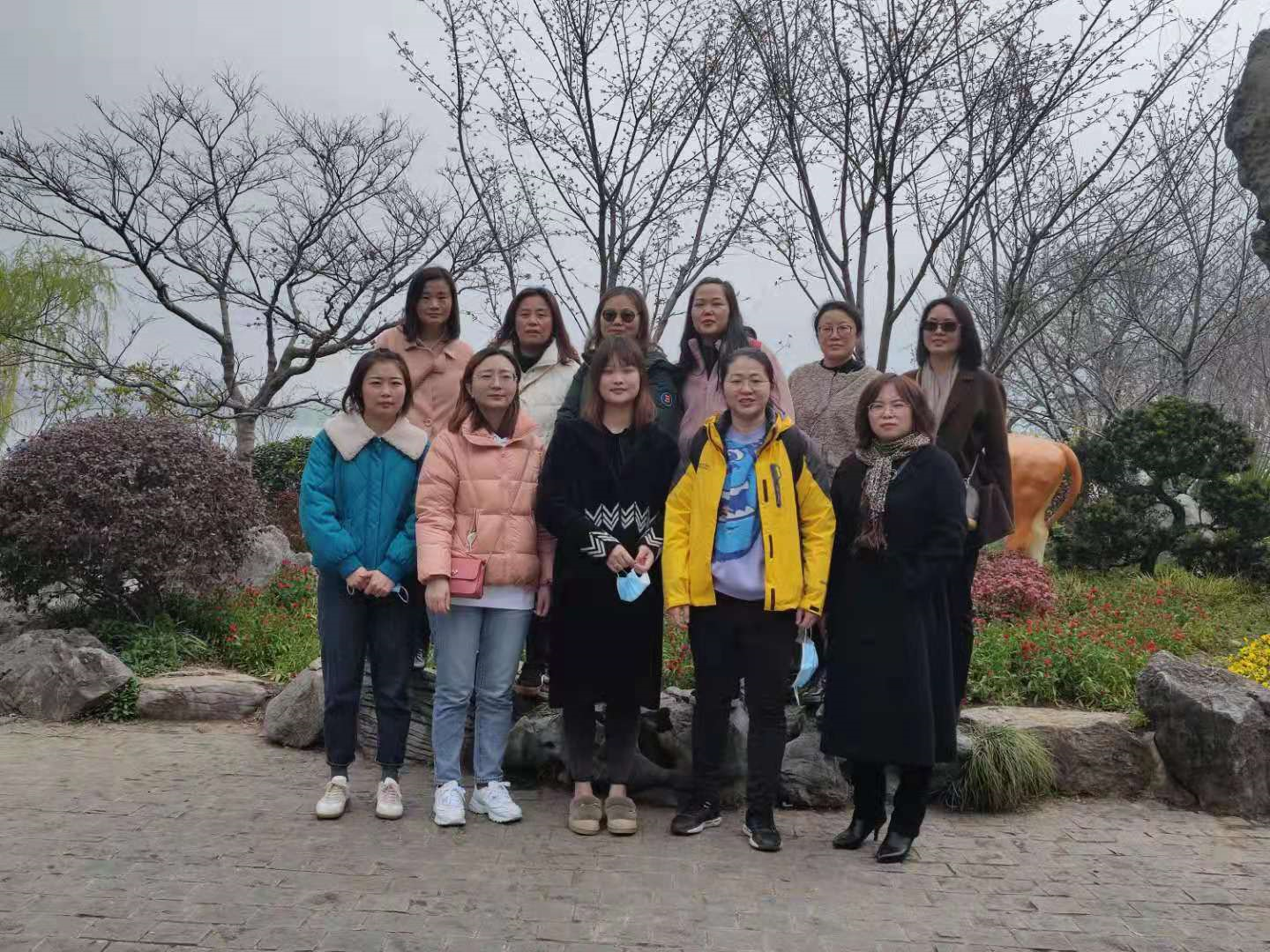 游湖赏花，，，，，，快乐踏春——新北建发“三八”节游湖活动